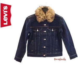 New Levi's Faux Fur Collar Trucker Jacket